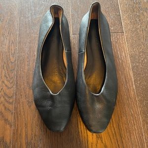 ASJordan leather flats. Black and metallic soles. Us women size 6